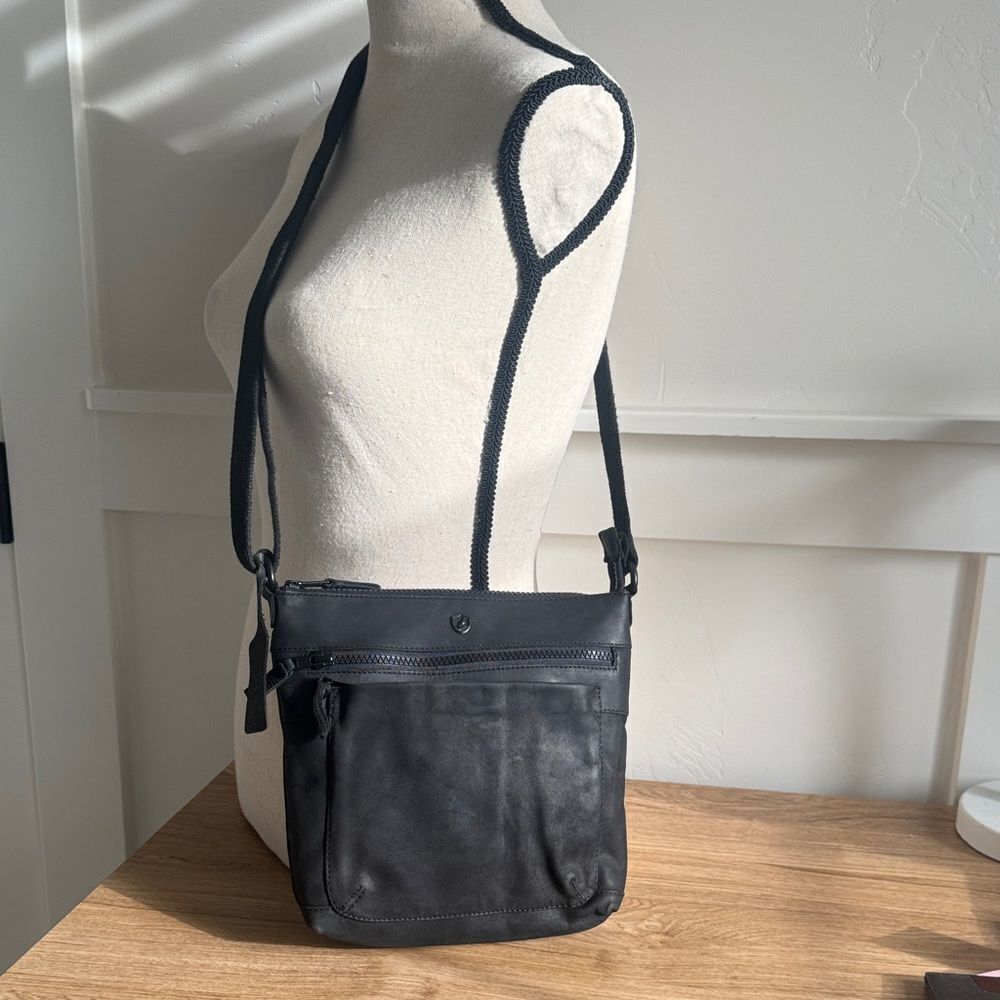 Cochor Black Leather Crossbody Bag Shoulder Bag Casual Top Zipper Closure EUC
